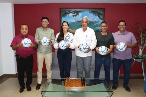 Foto de la Nota de Prensa Arranca en Colima la Estrategia Nacional de Futbol Escolar, con entrega de balones FIFA