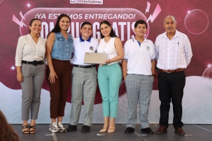 Foto de la Nota de Prensa Indira Vizcaíno sigue entregando ColiBecas Computadoras; este lunes la reciben más de 2 mil estudiantes del municipio de Colima