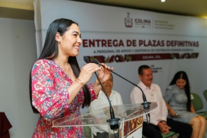 Foto de la Nota de Prensa Indira Vizcaíno entregó 25 plazas definitivas a personal de educación en Colima; ya suman 127 y se triplica certeza laboral respecto al sexenio anterior